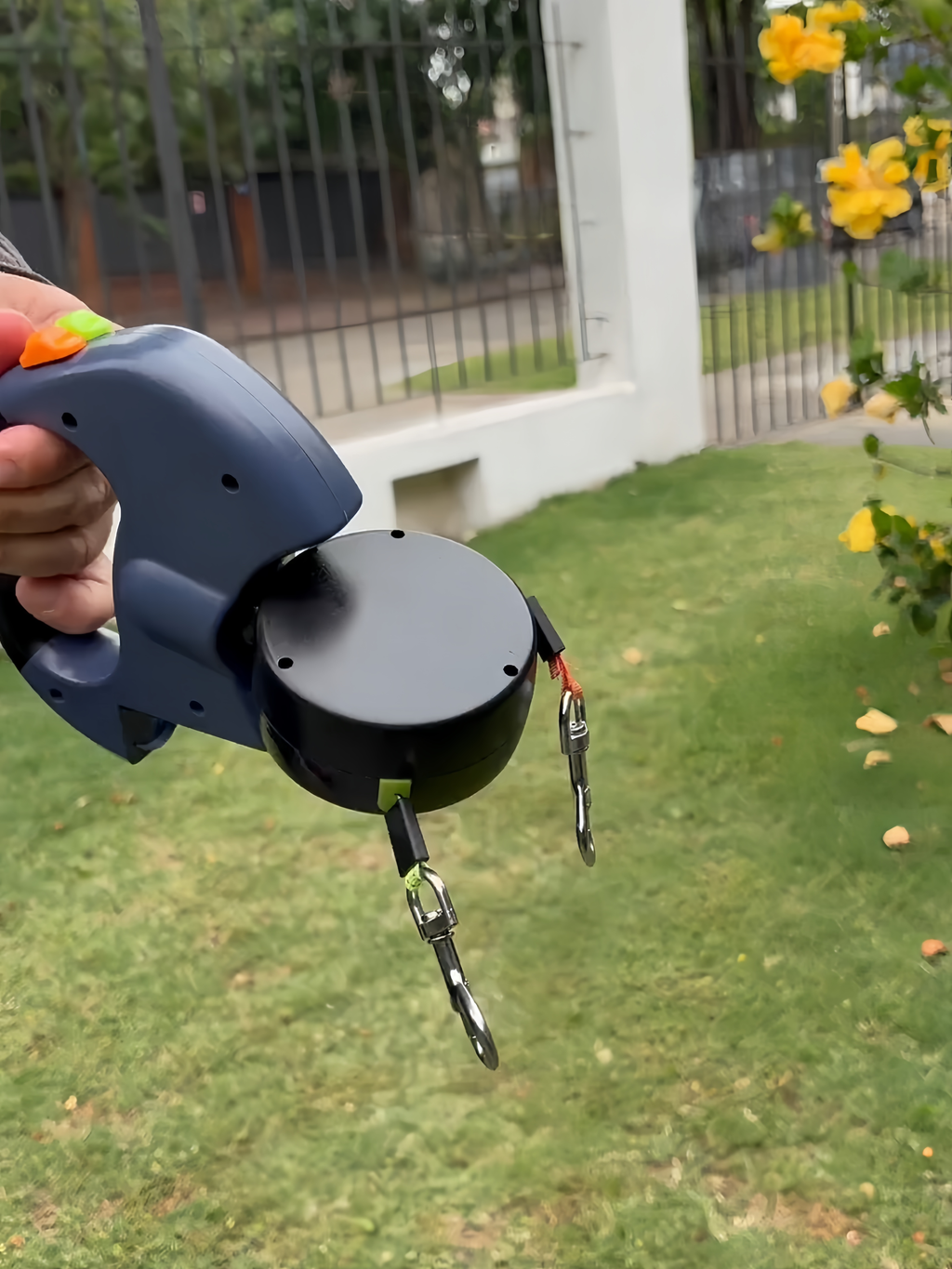 Double-ended extendable dog leash